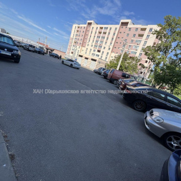 Продам квартиру, Сергея Барсукова ул. , 2 кім., 65 м², без ремонта 