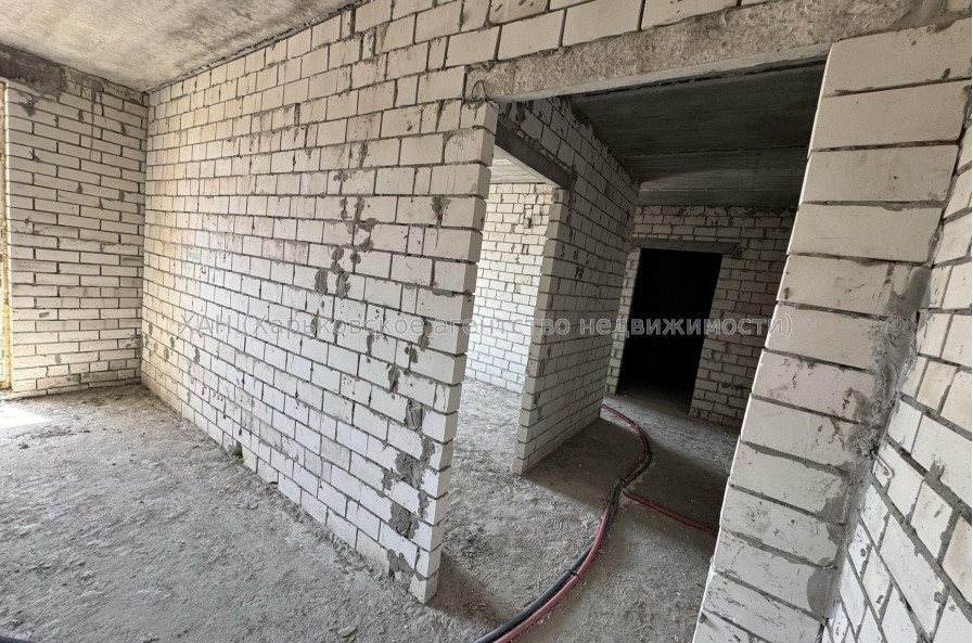 Продам квартиру, Сергея Барсукова ул. , 2 кім., 65 м², без ремонта 