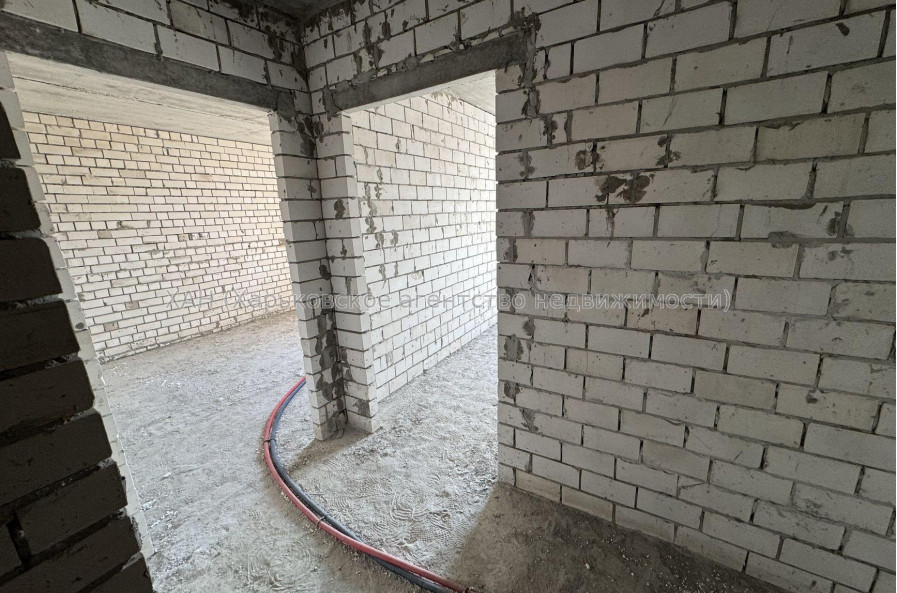 Продам квартиру, Сергея Барсукова ул. , 2 кім., 65 м², без ремонта 