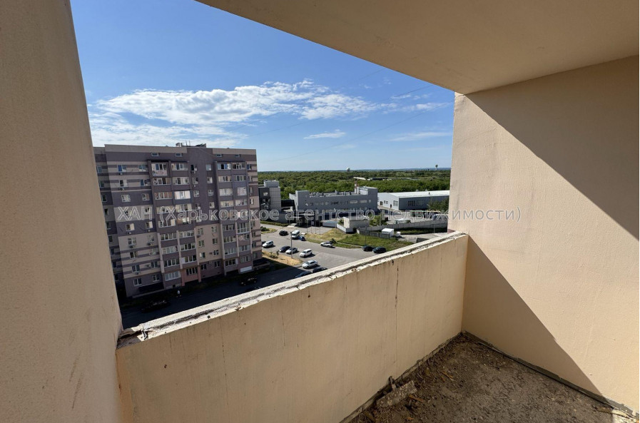 Продам квартиру, Сергея Барсукова ул. , 2 кім., 65 м², без ремонта 