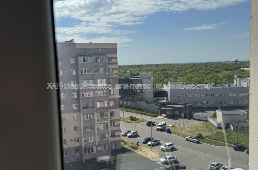 Продам квартиру, Сергея Барсукова ул. , 2 кім., 65 м², без ремонта 