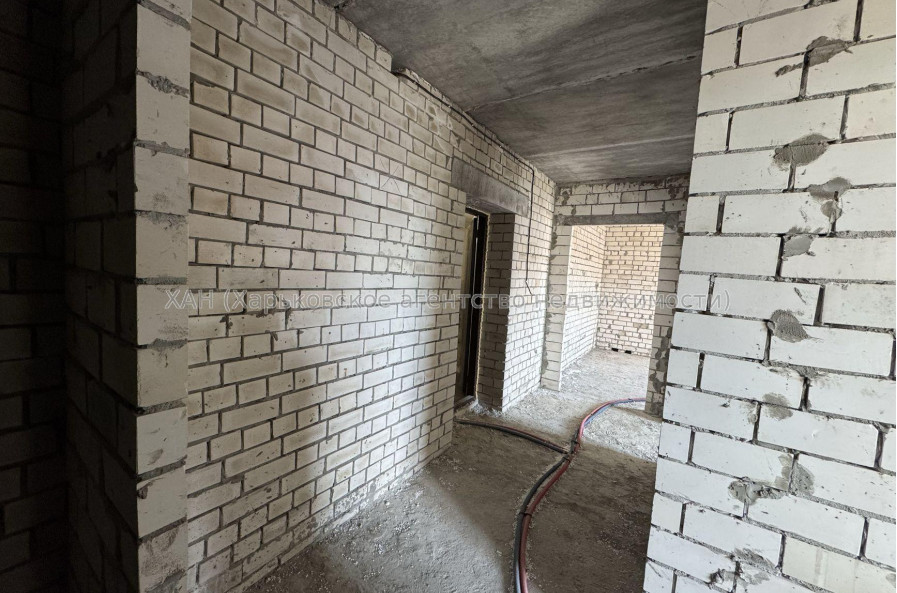 Продам квартиру, Сергея Барсукова ул. , 2 кім., 65 м², без ремонта 