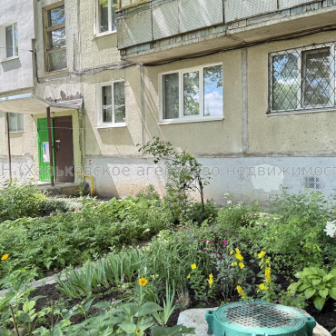 Продам квартиру, Непокоренных ул. , 47Б , 2 кім., 44.10 м², косметический ремонт 