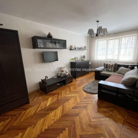 Продам квартиру, Светлая ул. , 2 кім., 44 м², косметический ремонт