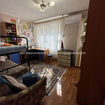 Продам квартиру, Братьев Гипиков ул. , 5 кім., 93.10 м², советский ремонт 