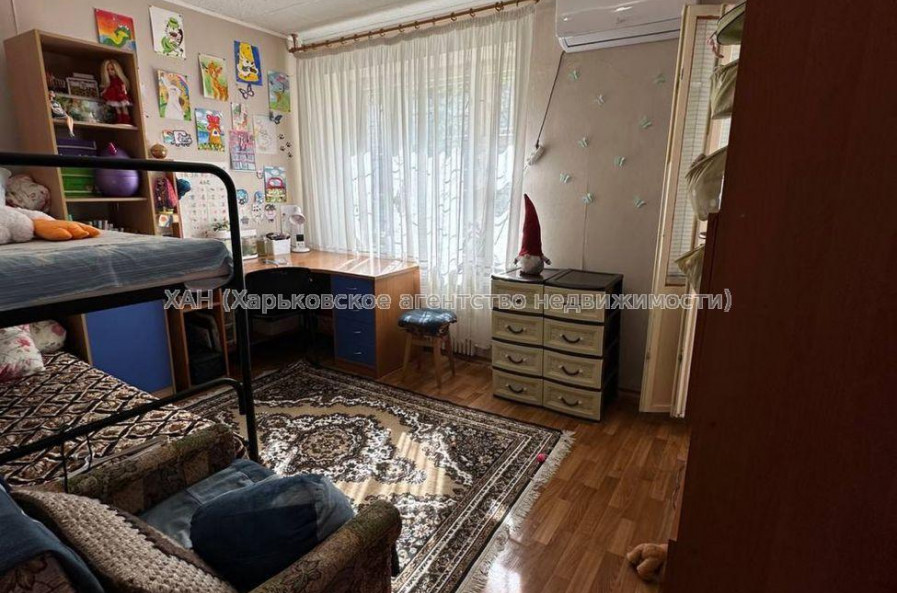 Продам квартиру, Братьев Гипиков ул. , 5 кім., 93.10 м², советский ремонт 