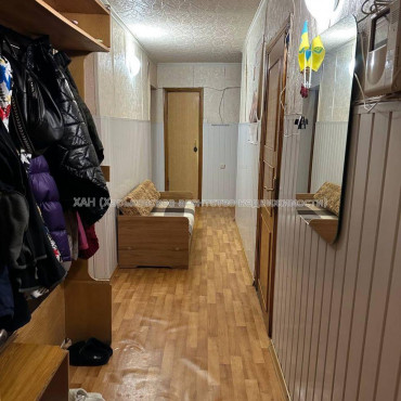 Продам квартиру, Братьев Гипиков ул. , 5 кім., 93.10 м², советский ремонт 