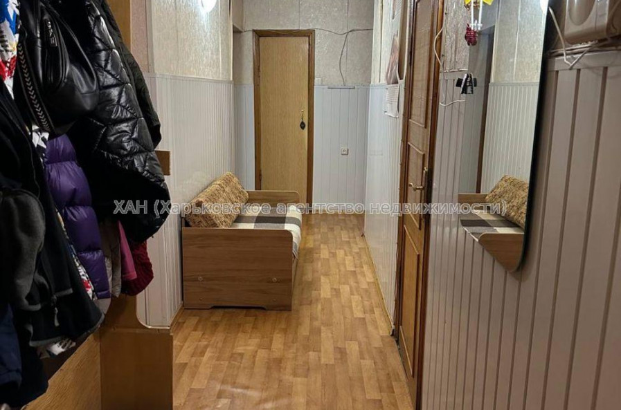 Продам квартиру, Братьев Гипиков ул. , 5 кім., 93.10 м², советский ремонт 