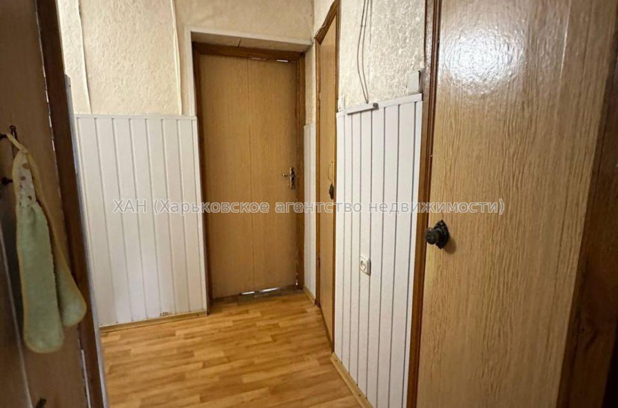 Продам квартиру, Братьев Гипиков ул. , 5 кім., 93.10 м², советский ремонт 