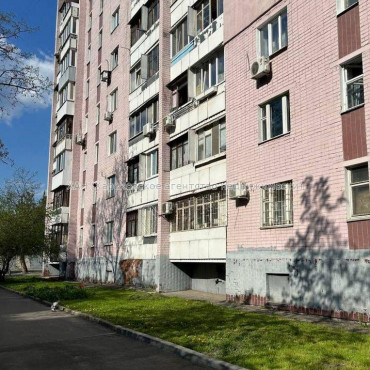 Продам квартиру, Братьев Гипиков ул. , 5 кім., 93.10 м², советский ремонт 
