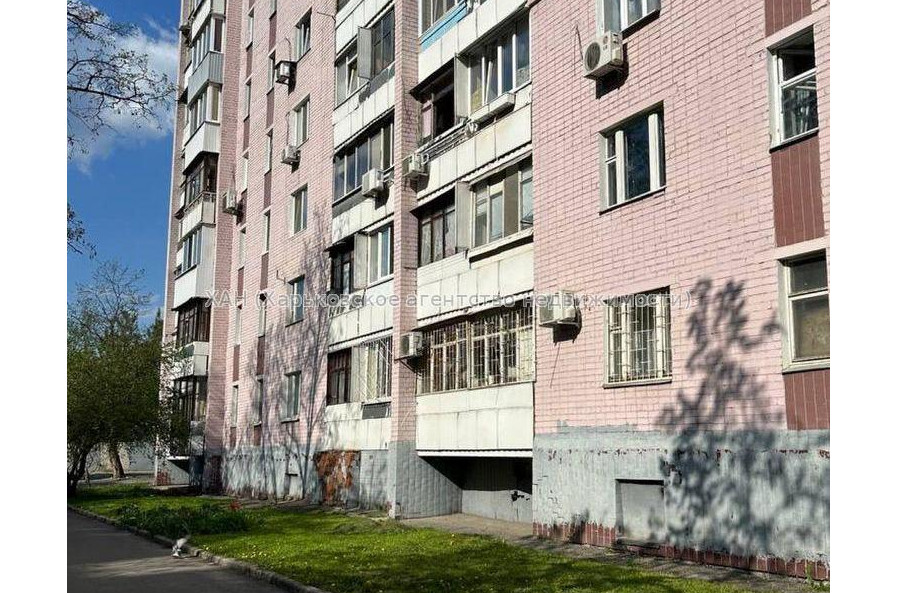 Продам квартиру, Братьев Гипиков ул. , 5 кім., 93.10 м², советский ремонт 