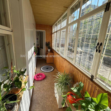 Продам квартиру, Братьев Гипиков ул. , 5 кім., 93.10 м², советский ремонт 