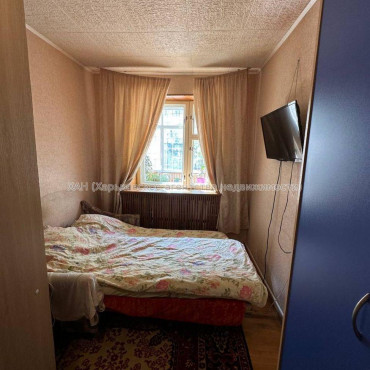 Продам квартиру, Братьев Гипиков ул. , 5 кім., 93.10 м², советский ремонт 