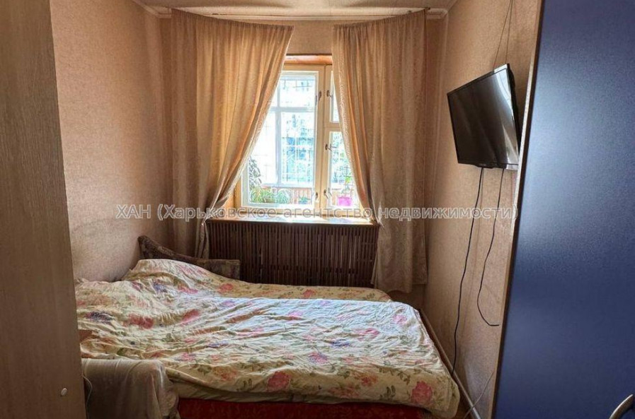 Продам квартиру, Братьев Гипиков ул. , 5 кім., 93.10 м², советский ремонт 