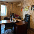 Продам квартиру, Братьев Гипиков ул. , 5 кім., 93.10 м², советский ремонт 