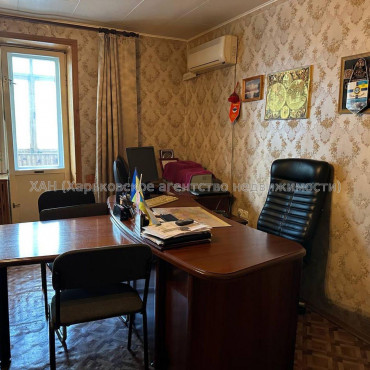 Продам квартиру, Братьев Гипиков ул. , 5 кім., 93.10 м², советский ремонт 