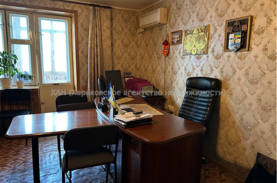 Продам квартиру, Братьев Гипиков ул. , 5 кім., 93.10 м², советский ремонт 