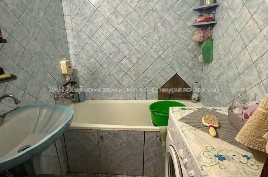 Продам квартиру, Братьев Гипиков ул. , 5 кім., 93.10 м², советский ремонт 