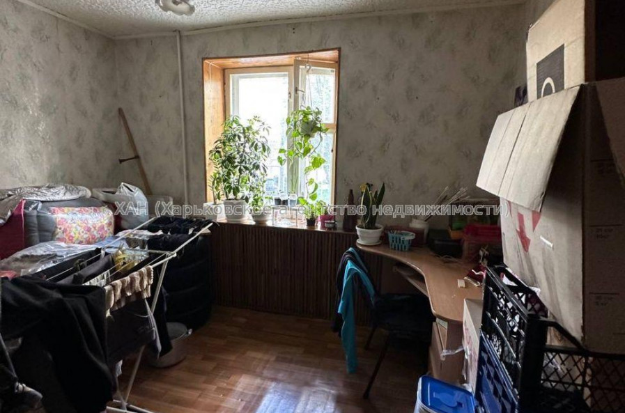 Продам квартиру, Братьев Гипиков ул. , 5 кім., 93.10 м², советский ремонт 