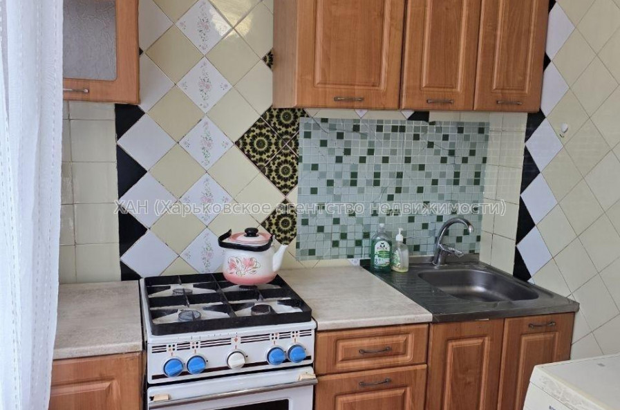 Продам квартиру, Бригады Хартия ул. , 3 кім., 64.80 м², советский ремонт 
