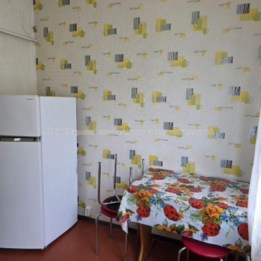 Продам квартиру, Бригады Хартия ул. , 3 кім., 64.80 м², советский ремонт 