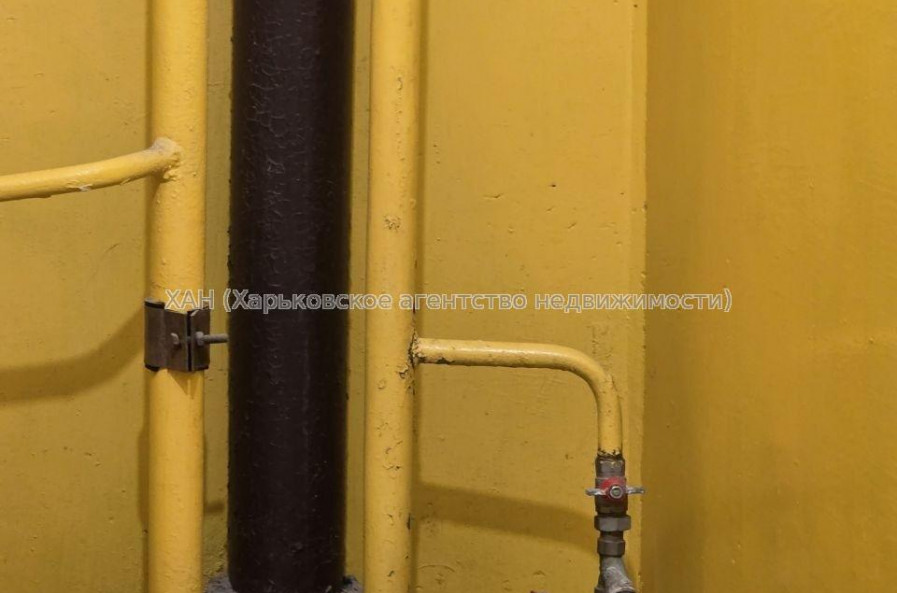 Продам квартиру, Бригады Хартия ул. , 3 кім., 64.80 м², советский ремонт 