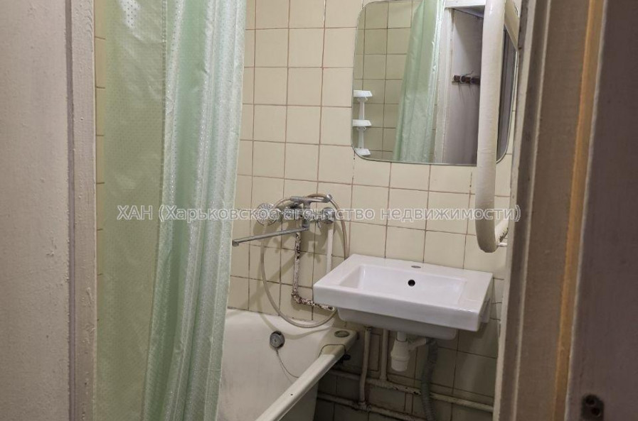 Продам квартиру, Бригады Хартия ул. , 3 кім., 64.80 м², советский ремонт 