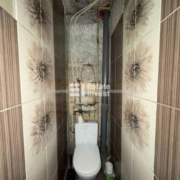 Продам квартиру, Валентиновская ул. , 2 кім., 47 м², без ремонта 