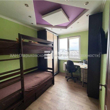 Продам квартиру, Валентиновская ул. , 2 кім., 47 м², без ремонта 