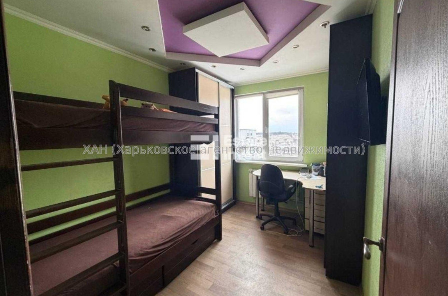 Продам квартиру, Валентиновская ул. , 2 кім., 47 м², без ремонта 
