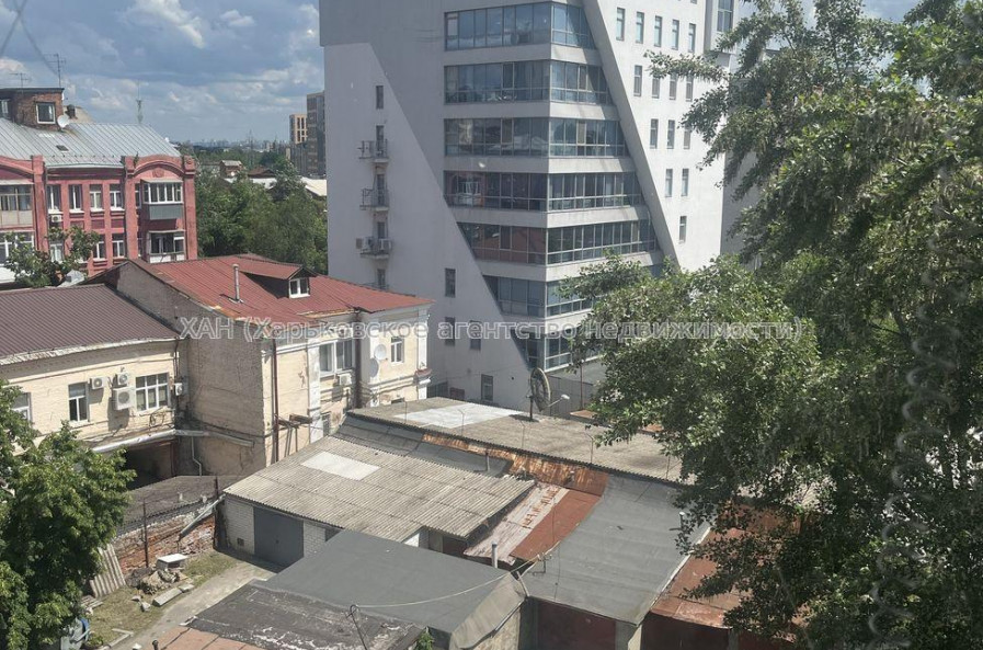 Продам квартиру, Героев Харькова просп. , 1 кім., 43 м², без ремонта 