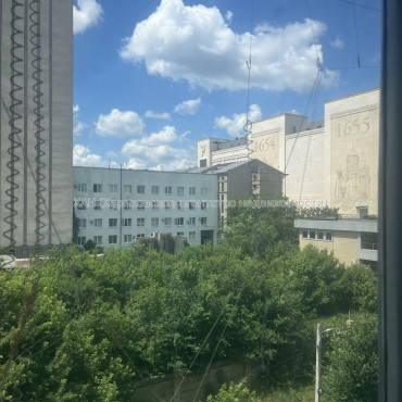 Продам квартиру, Героев Харькова просп. , 1 кім., 43 м², без ремонта 