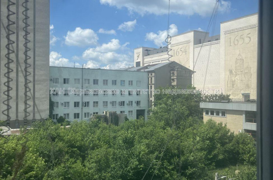 Продам квартиру, Героев Харькова просп. , 1 кім., 43 м², без ремонта 