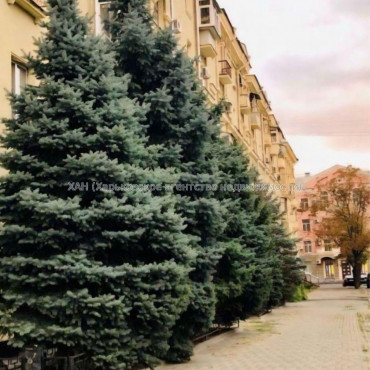 Продам квартиру, Героев Харькова просп. , 1 кім., 43 м², без ремонта 