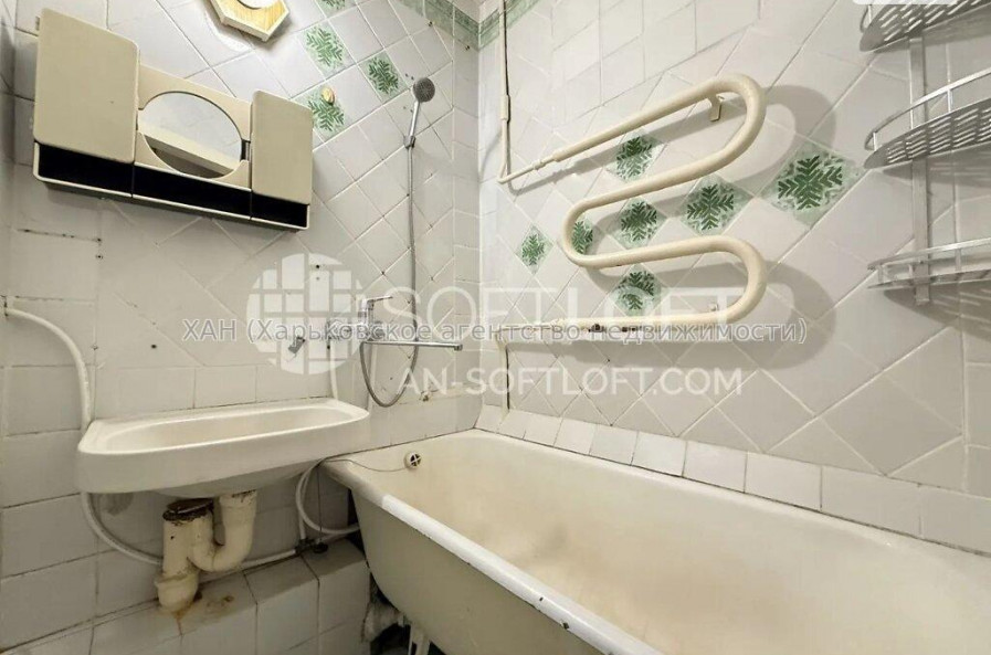 Продам квартиру, Защитников Неба ул. , 2  ком., 43.10 м², косметический ремонт 