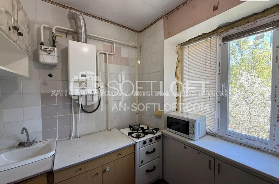 Продам квартиру, Защитников Неба ул. , 2  ком., 43.10 м², косметический ремонт 