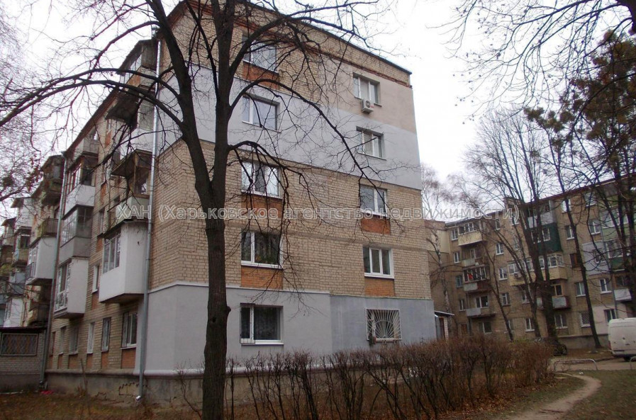 Продам квартиру, 23 Августа ул. , 44 , 3 кім., 56 м², советский ремонт 