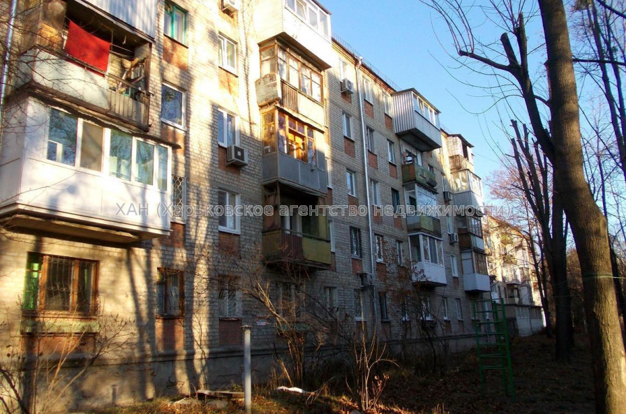 Продам квартиру, 23 Августа ул. , 44 , 3 кім., 56 м², советский ремонт 