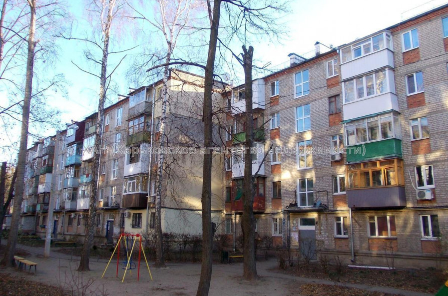 Продам квартиру, 23 Августа ул. , 44 , 3 кім., 56 м², советский ремонт 