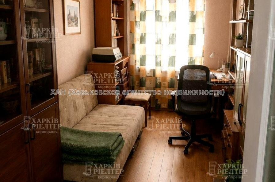 Продам квартиру, 23 Августа ул. , 44 , 3 кім., 56 м², советский ремонт 