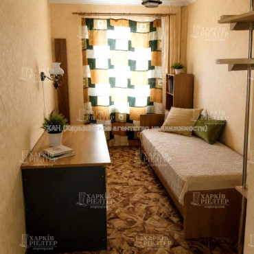 Продам квартиру, 23 Августа ул. , 44 , 3 кім., 56 м², советский ремонт 