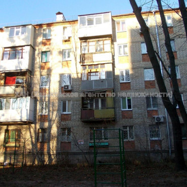 Продам квартиру, 23 Августа ул. , 44 , 3 кім., 56 м², советский ремонт 