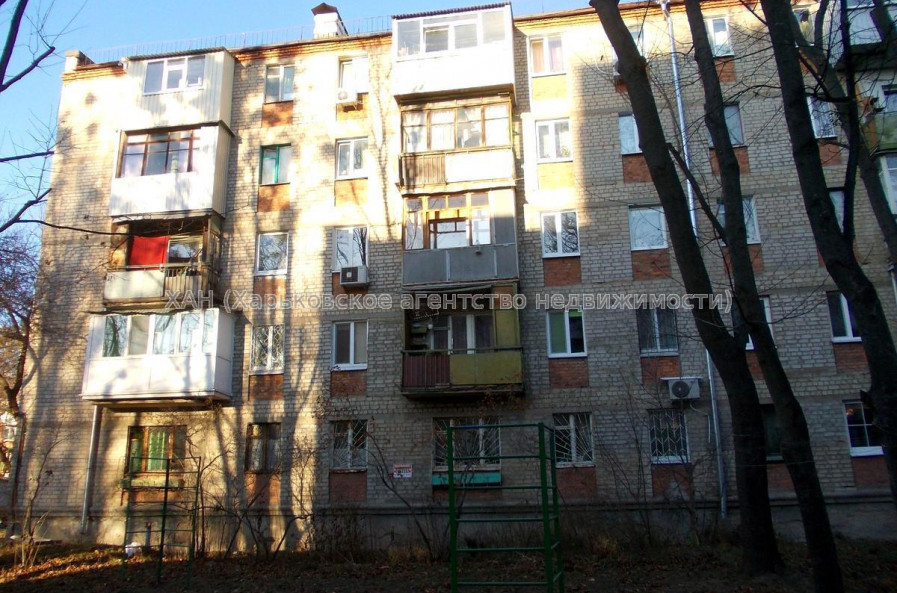 Продам квартиру, 23 Августа ул. , 44 , 3 кім., 56 м², советский ремонт 