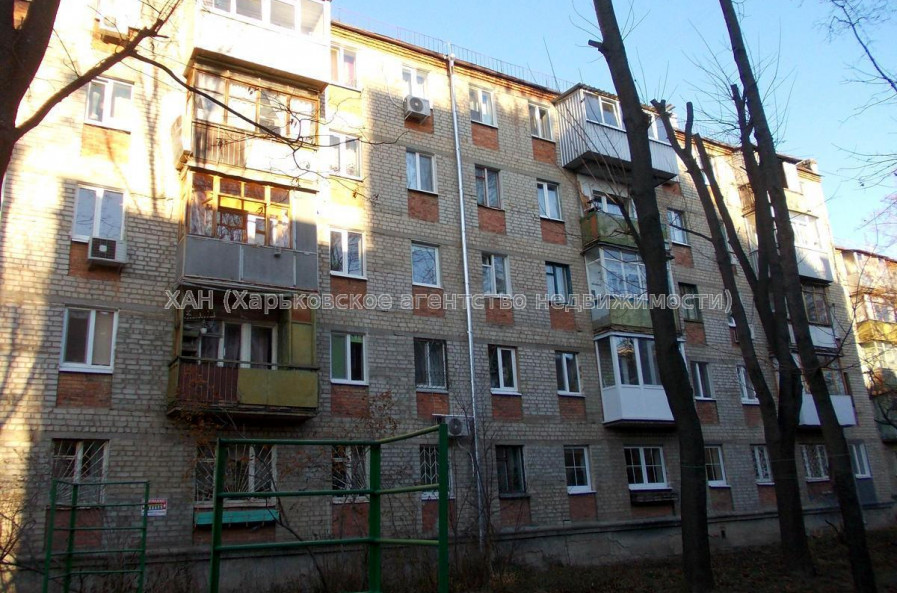 Продам квартиру, 23 Августа ул. , 44 , 3 кім., 56 м², советский ремонт 