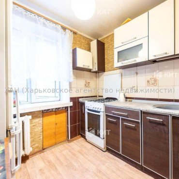 Продам квартиру, 23 Августа ул. , 70 , 3 кім., 56 м², косметический ремонт 