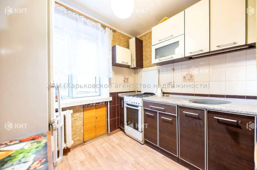 Продам квартиру, 23 Августа ул. , 70 , 3 кім., 56 м², косметический ремонт 