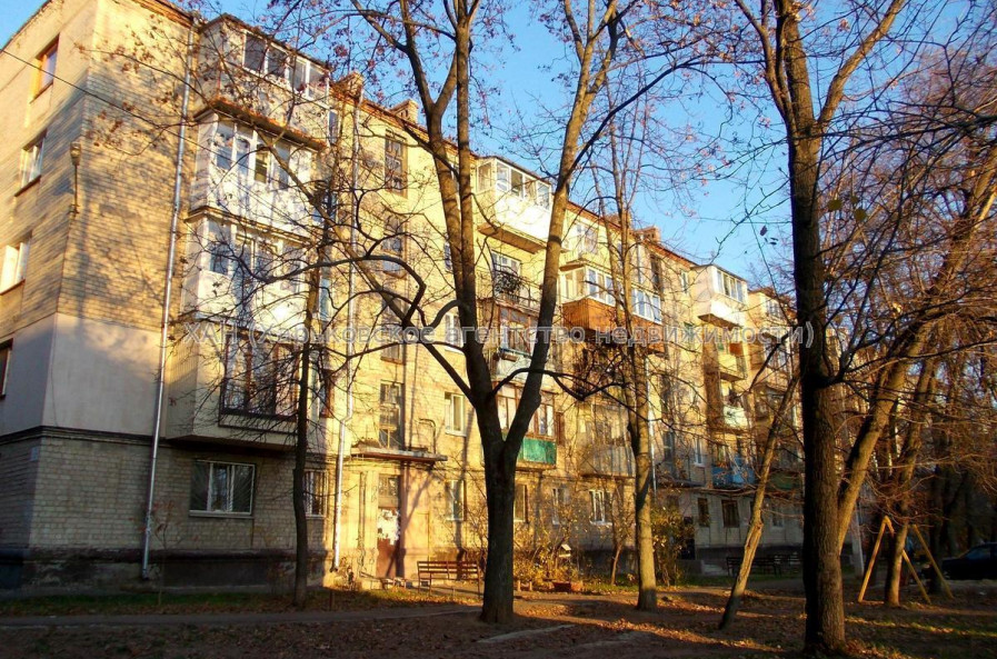 Продам квартиру, 23 Августа ул. , 70 , 3 кім., 56 м², косметический ремонт 