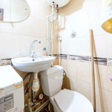 Продам квартиру, 23 Августа ул. , 70 , 3 кім., 56 м², косметический ремонт 