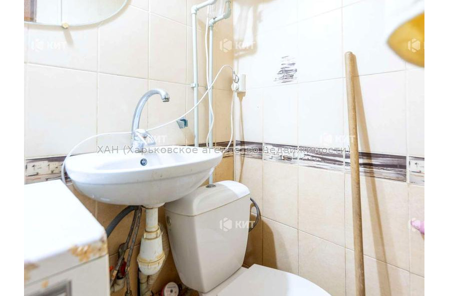 Продам квартиру, 23 Августа ул. , 70 , 3 кім., 56 м², косметический ремонт 