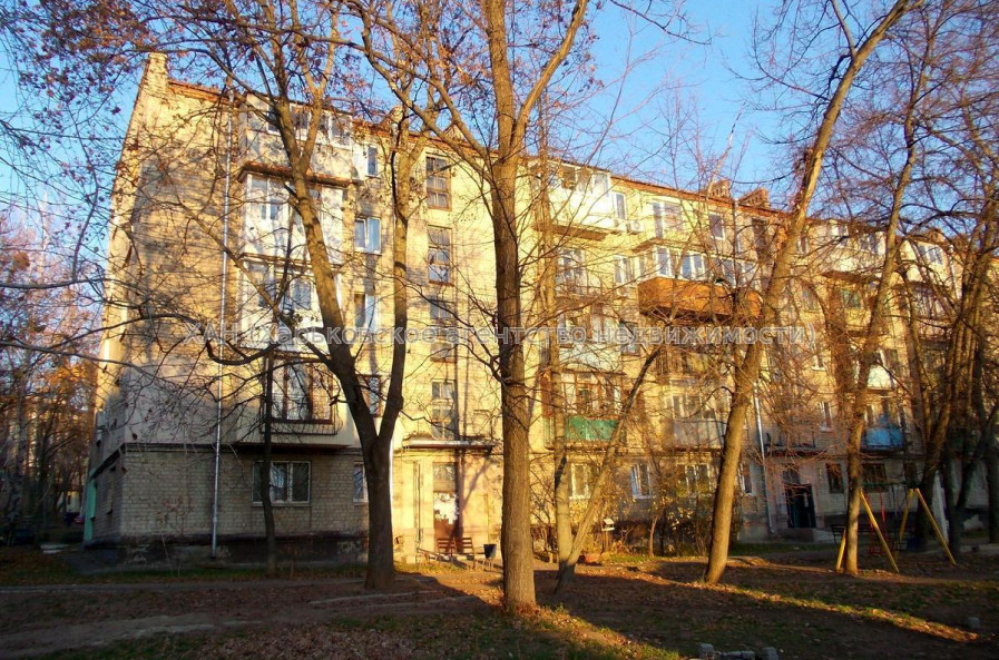 Продам квартиру, 23 Августа ул. , 70 , 3 кім., 56 м², косметический ремонт 